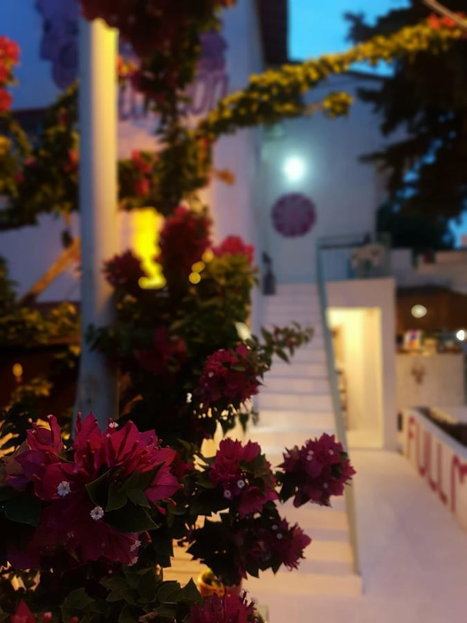 Fullmoon Rooms Cesme Кешме Экстерьер фото